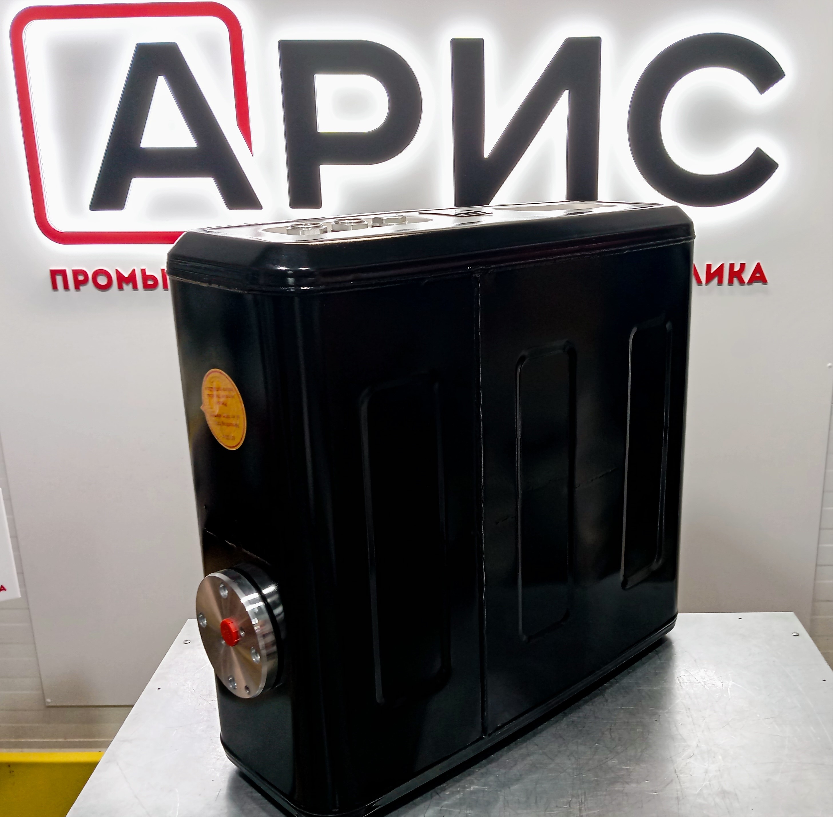 Масляный бак за кабину 120л