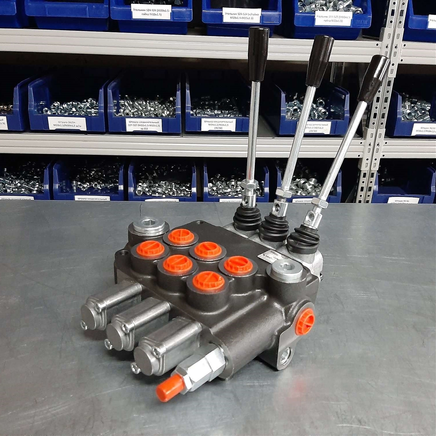 Гидрораспределитель 3Р80-1L13L13L13 GKZ1